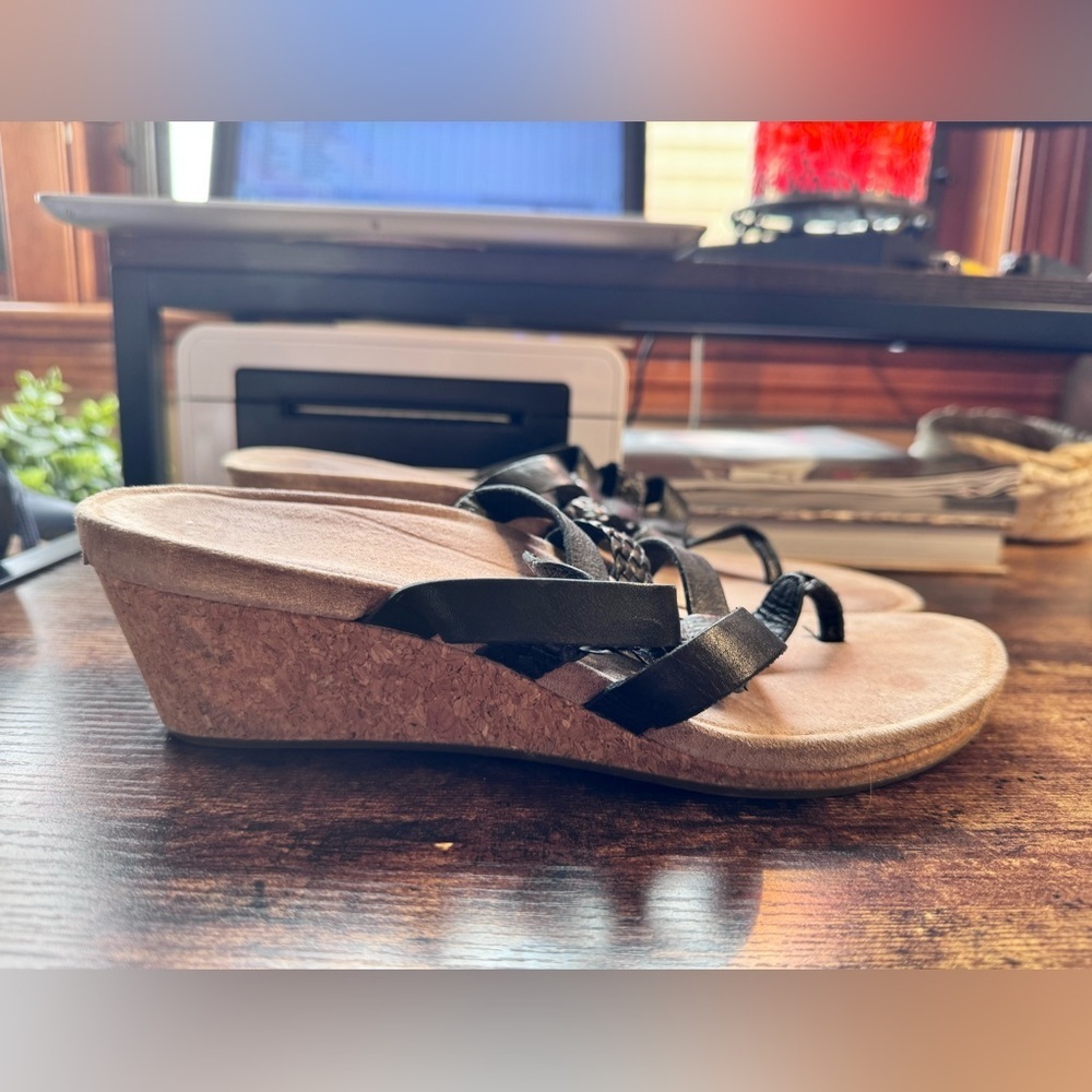 UGG Australia Maddie Black Leather Braided Wedge Sandals Size 8